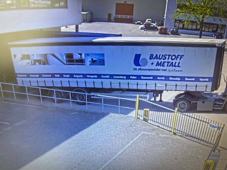 Trailer gestolen bij transportbedrijf Van Bijnen Logistics in Nieuwkuijk [+foto’s]