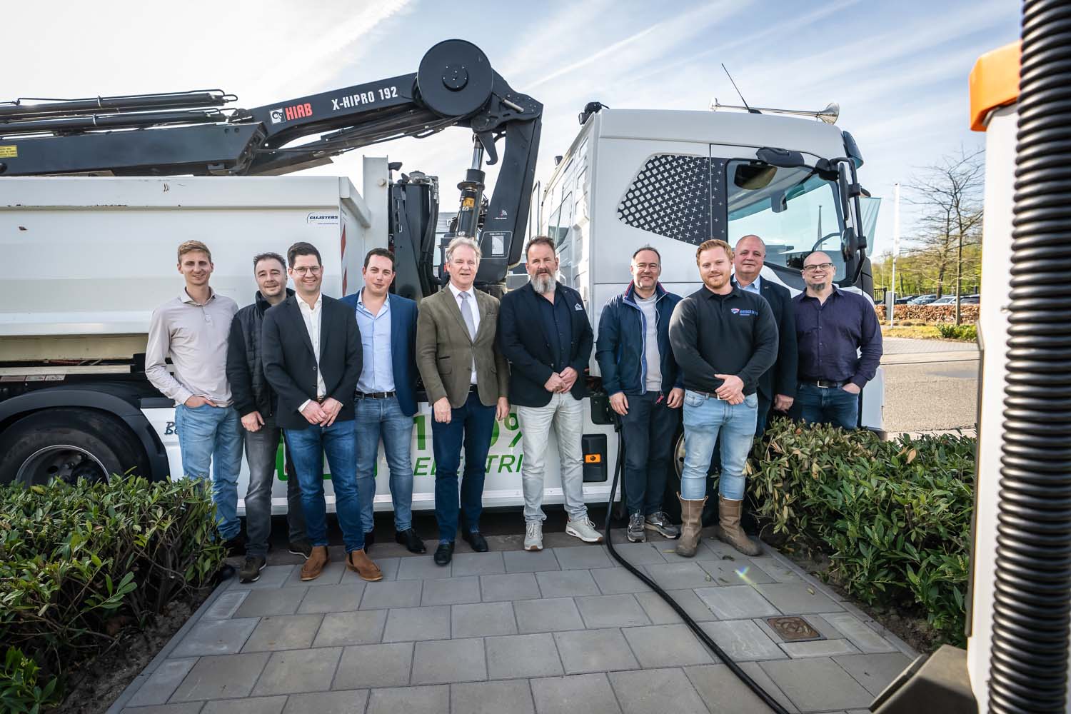 Van Melik Food Groep opent laadfaciliteit voor elektrische vrachtwagens in Hoensbroek