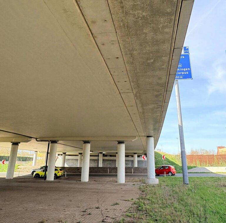 N7: Vrijheidsplein Groningen dicht door risico op vallende betondelen