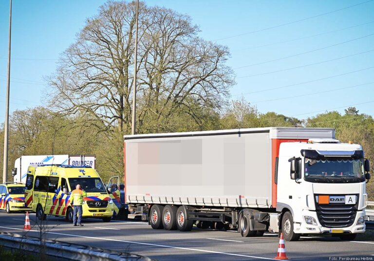 Vrachtwagenchauffeur grijpt in bij onwel geworden automobilist op A50 bij Arnhem
