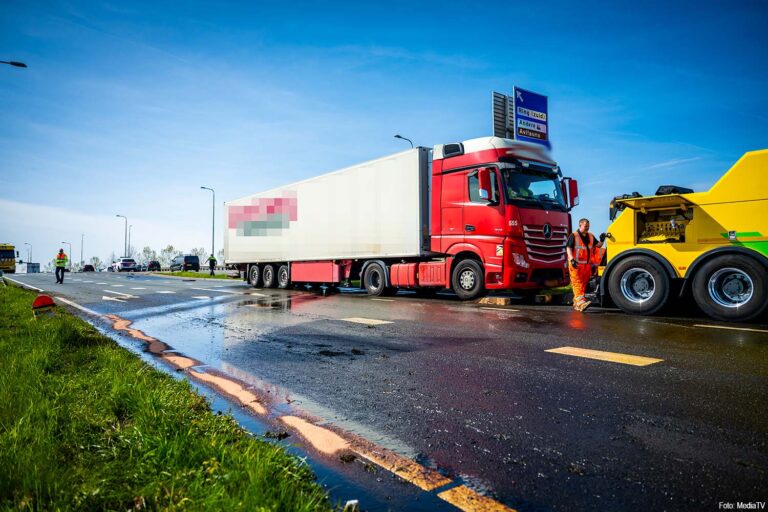 N207 bij Alphen aan den Rijn mogelijk tot morgenochtend dicht na aanrijding en grote diesellekkage