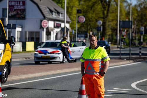 Meerdere wegen in omgeving ’t Harde dicht door natuurbrand op Veluwe