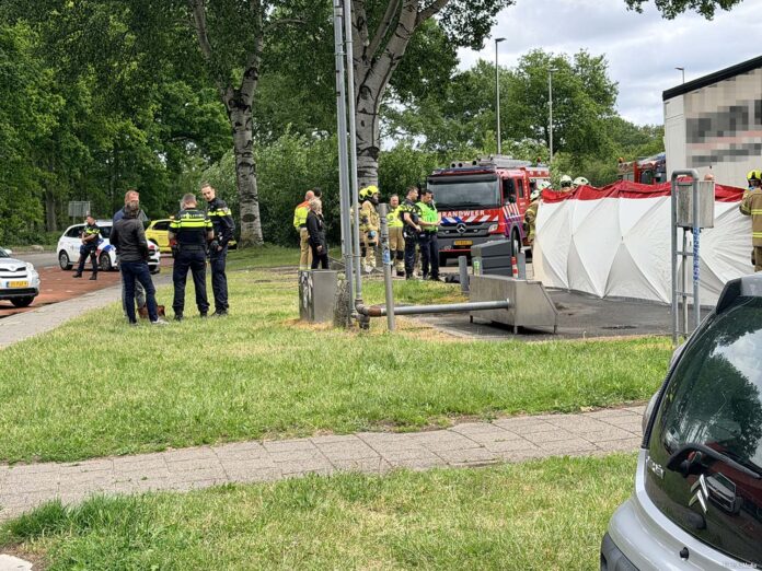 Vrouw overreden door vrachtwagen