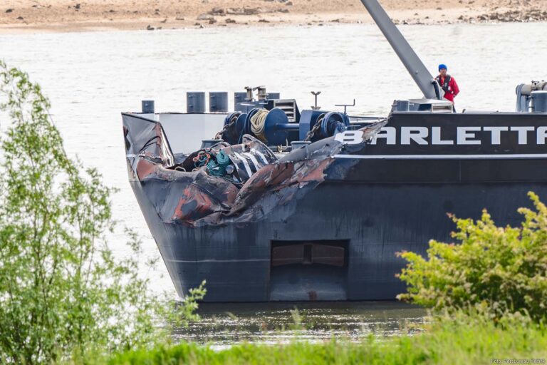Tankschip met biobrandstof en duwboot in aanvaring op de Waal [+foto’s]