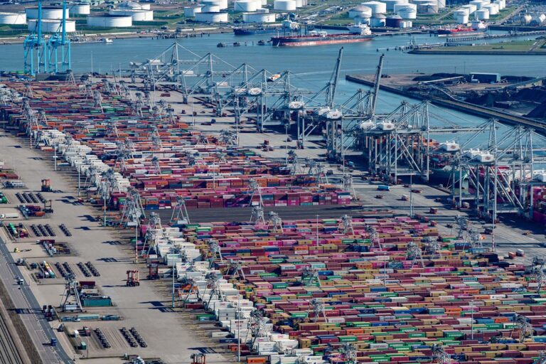 Havenbedrijf Rotterdam: “Zonder containers valt Nederland stil”