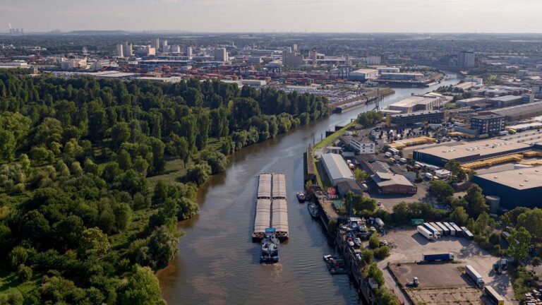 De Jong Shipping Group neemt belang in Belgische binnenvaartonderneming TransMatch