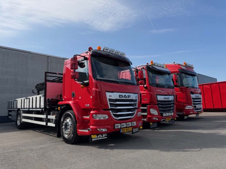 Nieuwe DAF XB met HMF-kraan voor Hamstra Schroot in Emmeloord