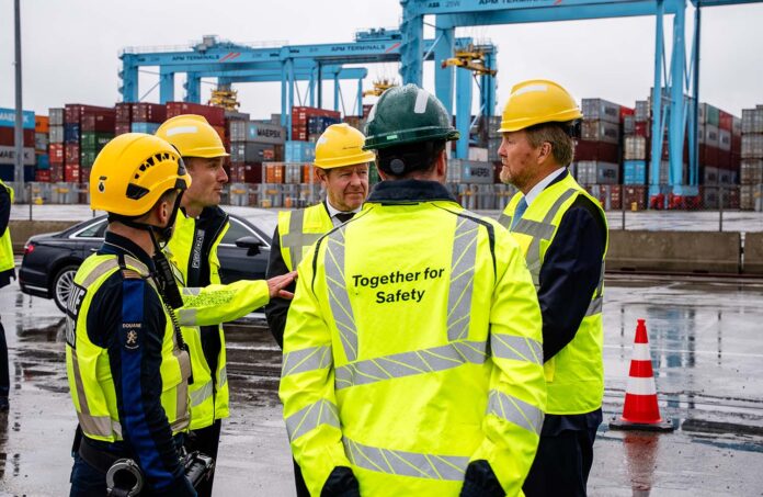 Koning bezoekt APM Terminals Rotterdam