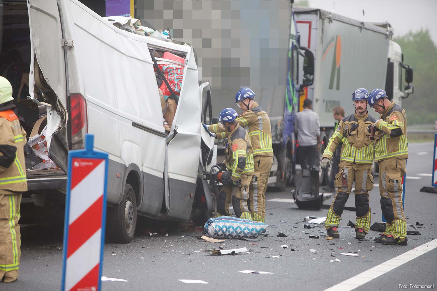 Opnieuw dodelijk ongeval op A1 bij De Lutte: bestelbus botst op vrachtwagen
