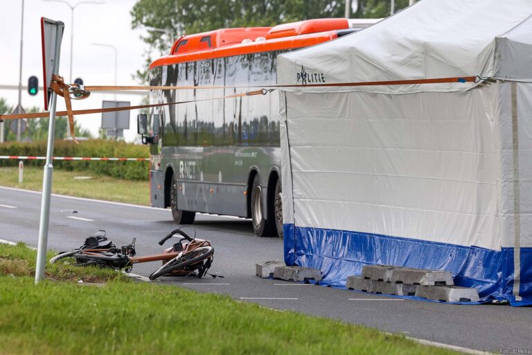 33-jarige fietsster overleden na aanrijding met stadsbus in Heenvliet