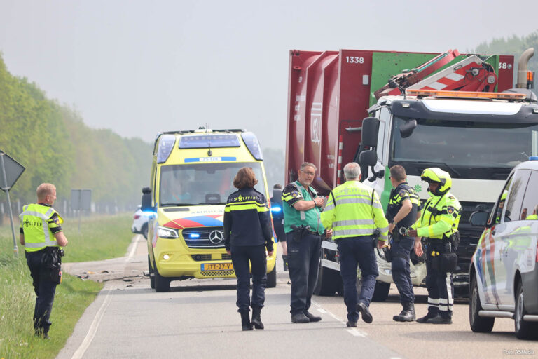 Dodelijk ongeval tussen vrachtwagen en auto in Lelystad [+foto’s]