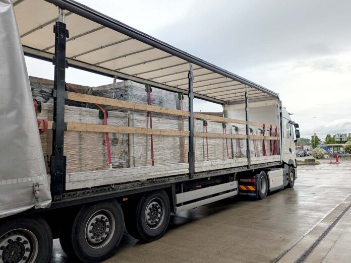 Vrachtwagen met zonnepanelen