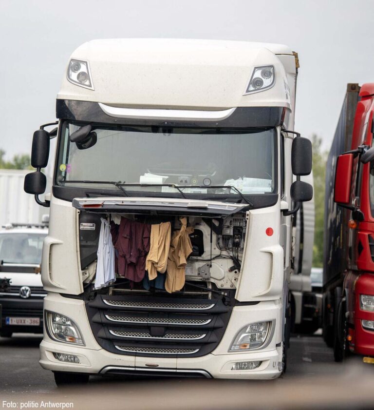 Ruim 56.000 euro aan boetes bij Belgische controle op ‘kamperende’ vrachtwagenchauffeurs