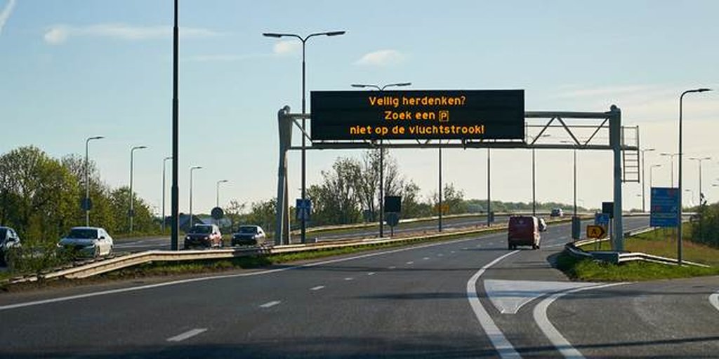 Rijkswaterstaat: ‘Zoek parkeerplaats voor herdenking, niet op de vluchtstrook’