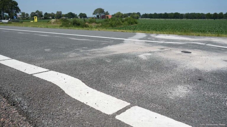Afrit Emmen-Zuid op A37 afgesloten door vervormd wegdek na hitte