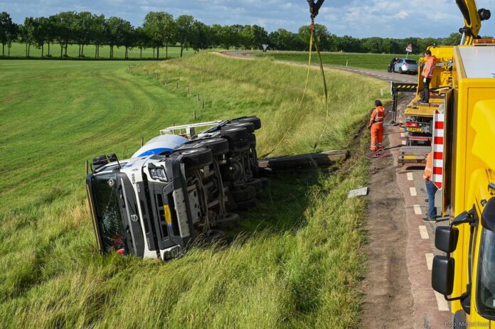 Betonmixer gekanteld