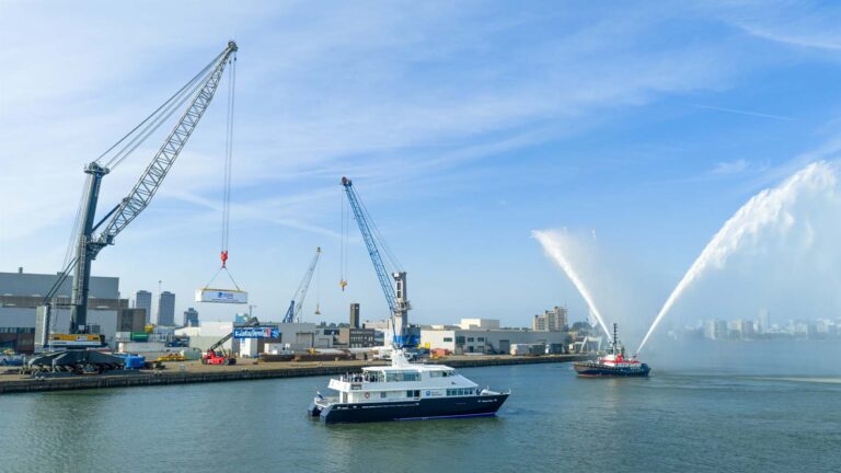 Broekman Logistics versterkt heavy-liftcapaciteit in Rotterdam met nieuwe Liebherr LHM 800
