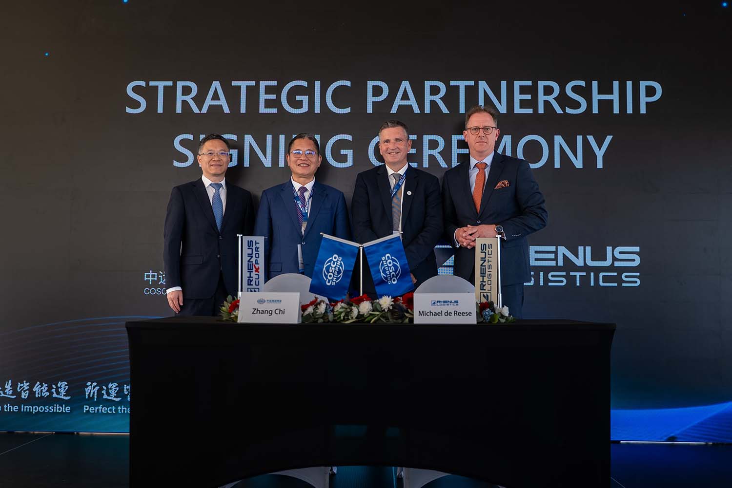 De ondertekeningsceremonie tussen Rhenus en COSCO SHIPPING Specialized Carriers Co., Ltd. in Cuxhaven markeert het begin van hun gezamenlijke strategische partnerschap.