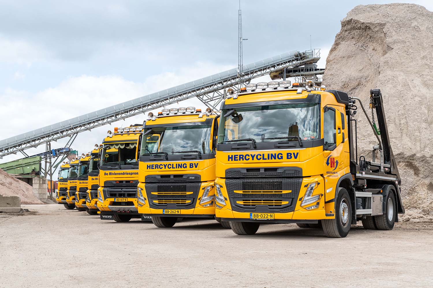 De Rivierendriesprong neemt eerste Volvo-bouwtrucks in gebruik