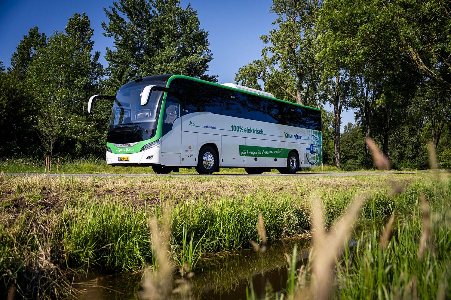 SnelleVliet neemt eerste elektrische touringcar in regio Rotterdam-Rijnmond en Drechtsteden in gebru