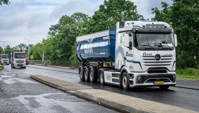Huigevoort en KWS Infra zetten elektrische Mercedes-Benz eActros 600 in voor emissievrij asfalttransport