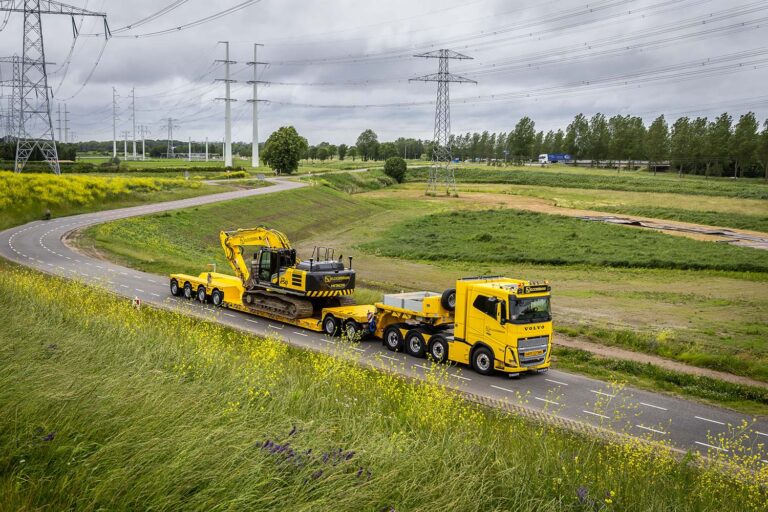 Kloosterman versterkt zwaartransport met krachtigste Volvo FH16 ooit in de vloot