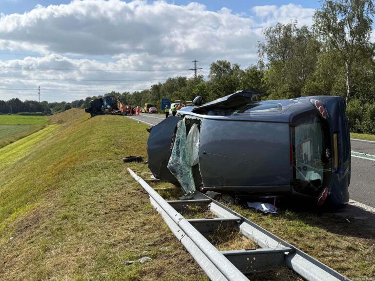 Ernstig ongeval tussen vrachtwagen en personenauto op N381 bij Beilen [+foto’s]