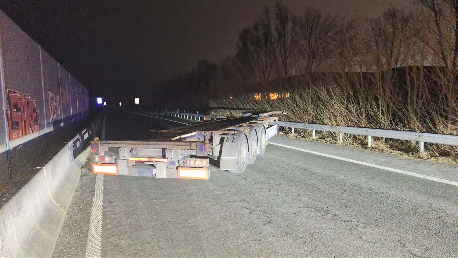 Oplegger die weg blokkeerd