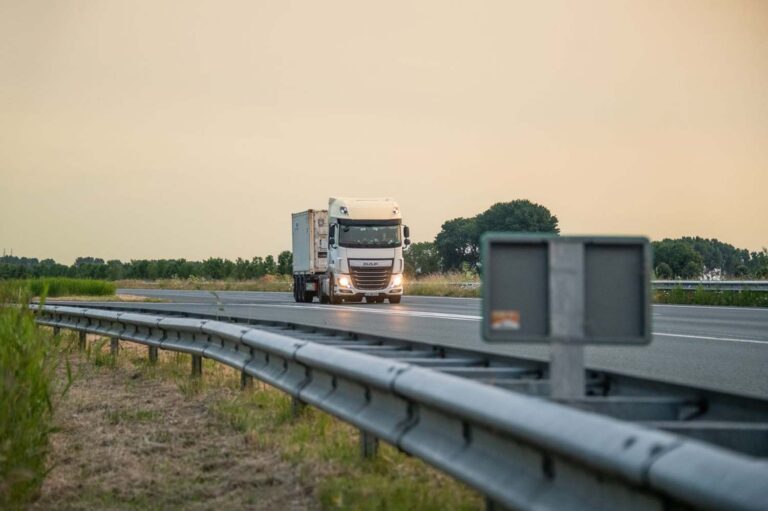 RDW laat twee nieuwe aanbieders toe voor Nederlandse vrachtwagenheffing