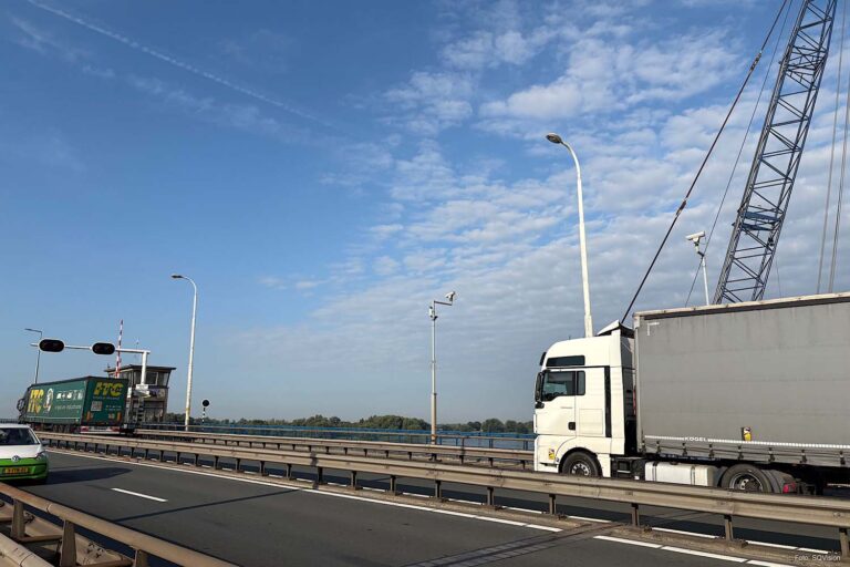 Installatie camera Merwedebrug geslaagd, handhaving gestart
