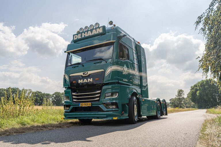De Haan Transport zet haar eerste MAN hTGX-waterstoftrekker in voor zwaar speciaal transport
