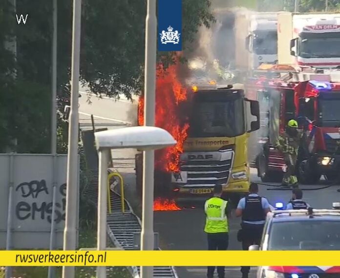 Brand in Vrachtwagen A76
