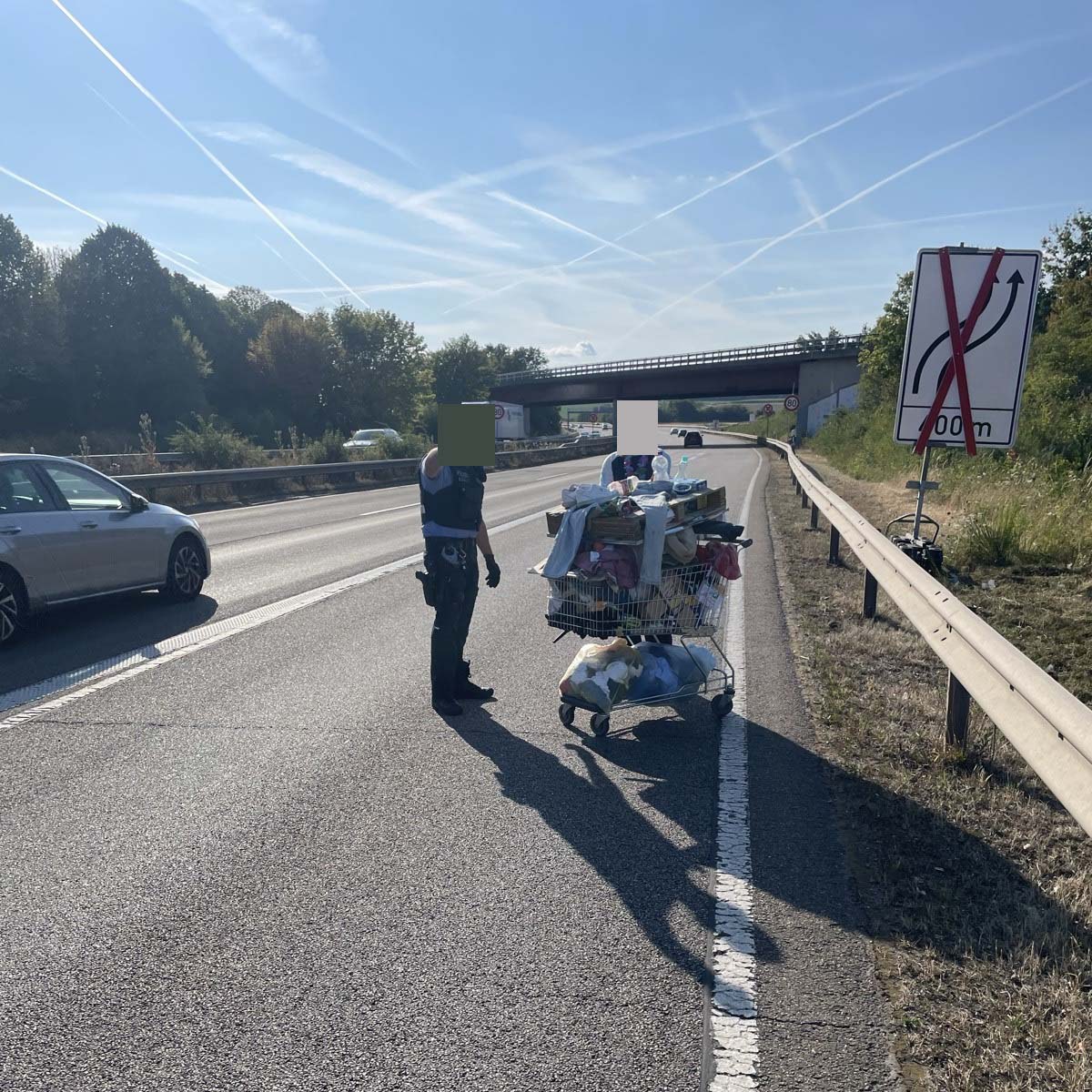 winkelwagentje op vluchtstrook