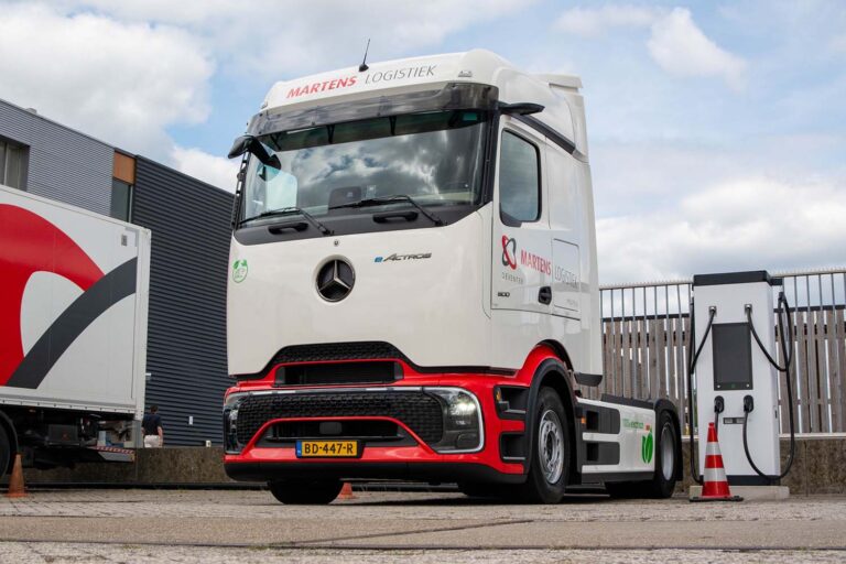 Martens Logistiek zet zijn eerste Mercedes-Benz eActros 600-trucks in voor retaildistributie