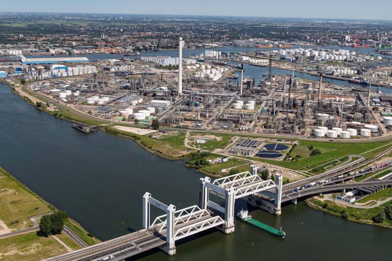 Overslag haven Rotterdam groeit licht ondanks geopolitieke onrust