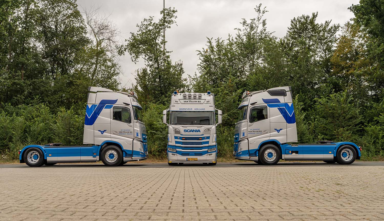 Van Veluw Transport neemt drie nieuwe trekkers in gebruik voor internationaal vervoer