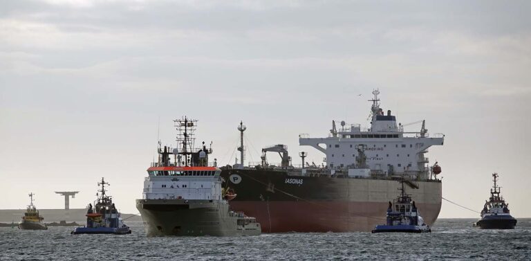 Rotterdam voert uniforme vergunning in voor aanbieders van havensleepdiensten