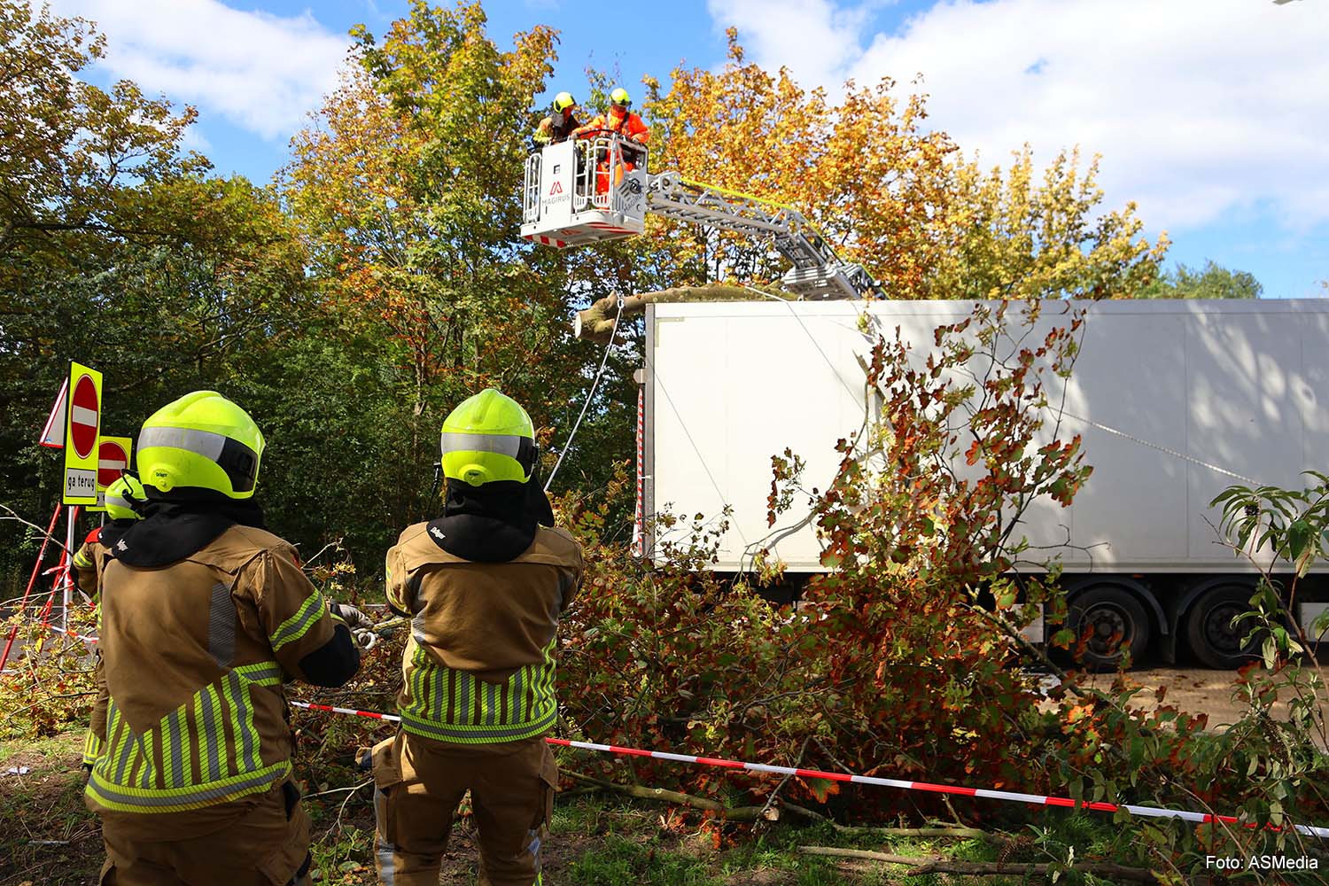 boom op trailer Katwijk