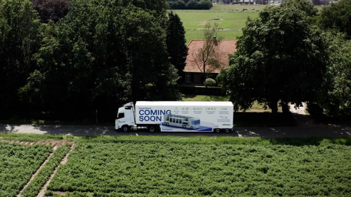 Double Deck Trailer Burgers Emons