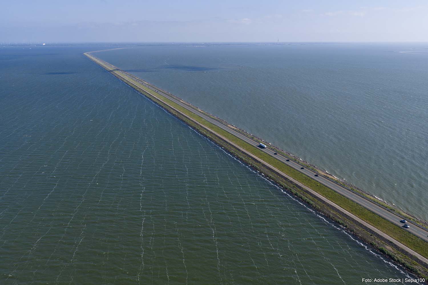 Houtribdijk (N307) vanaf najaar dicht voor vrachtverkeer: vrachtwagens moeten omrijden via A6 en A7