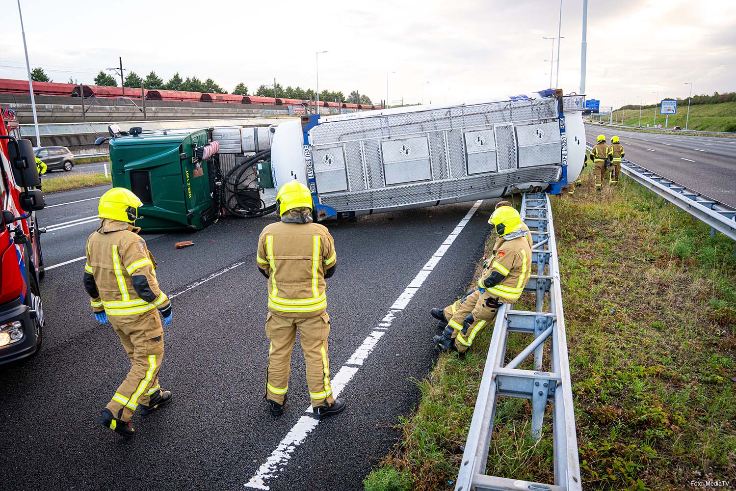 Gekantelde vrachtwagen A15