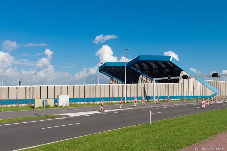 Schipholtunnel A4 richting Amsterdam dicht door technische storing, verkeer wordt omgeleid