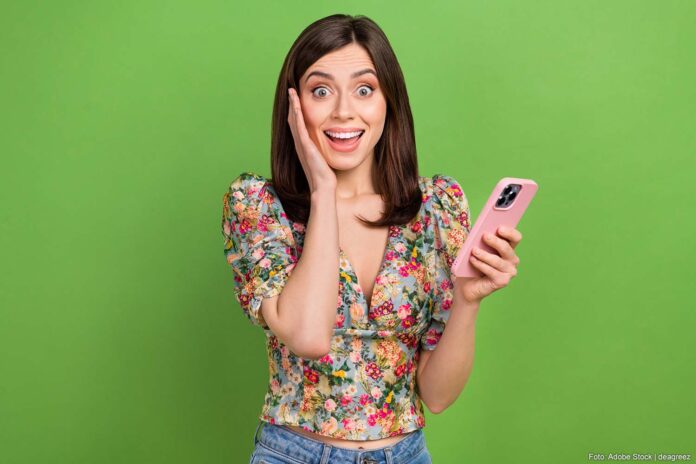 smartphone blije vrouw