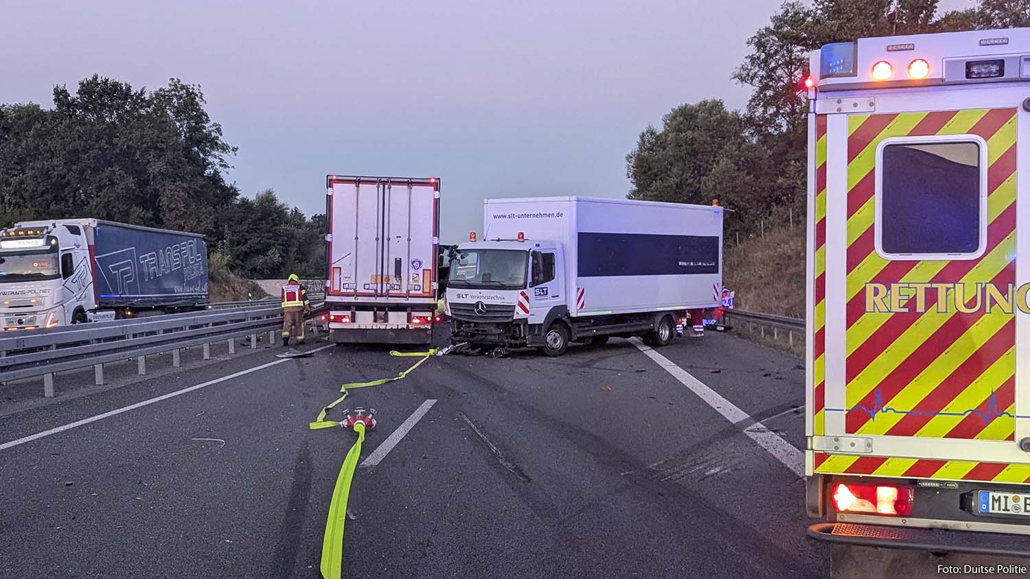 vrachtwagen botst op vrachtwagen