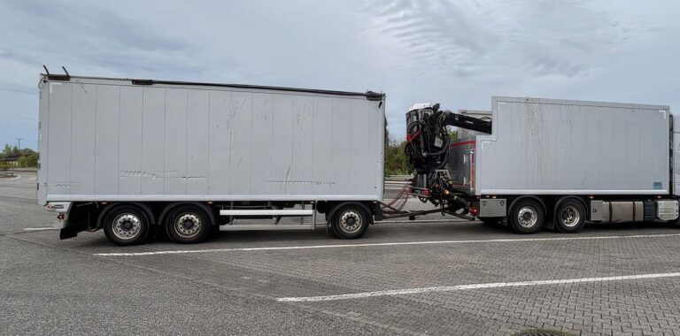 Drie transporten lopen tegen de lamp: te zwaar, te lang, te hoog en arrestatiebevel tegen chauffeur [+foto’s]