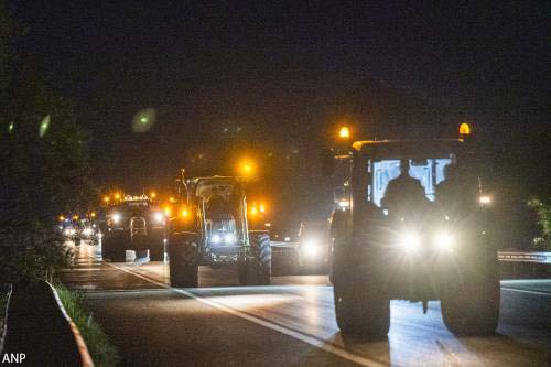 Politie bekeurt Friese boeren voor trekkers op de snelweg A31