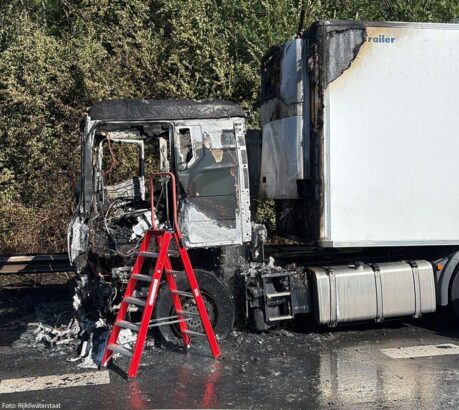 vrachtwagenbrand A27 bij Hank