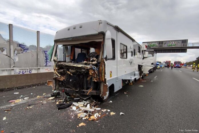 aanrijding camper vrachtwagens