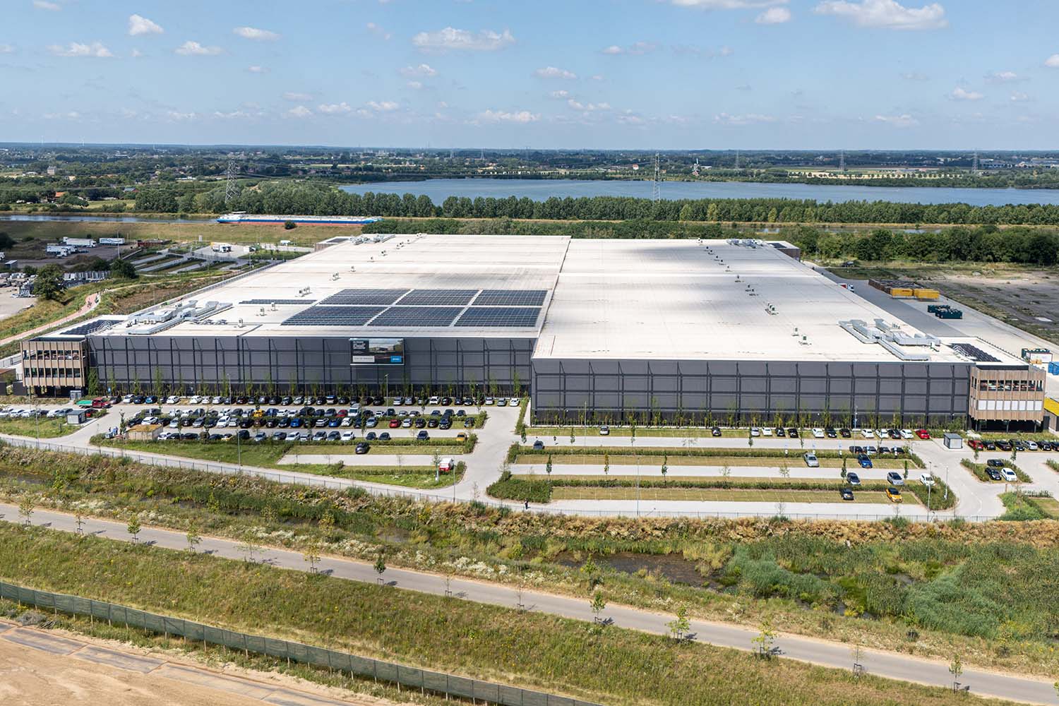 Arvato opent logistieke campus van 90.000 vierkante meter in Echt