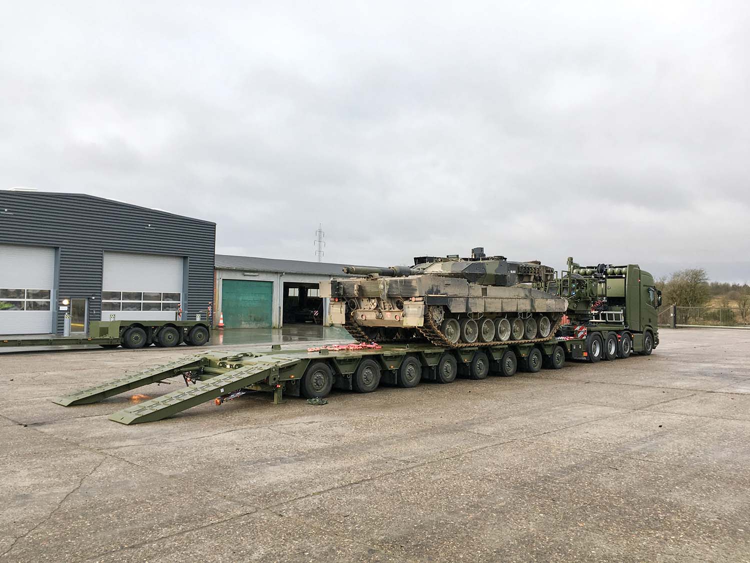 DK 8 axle semi low loader